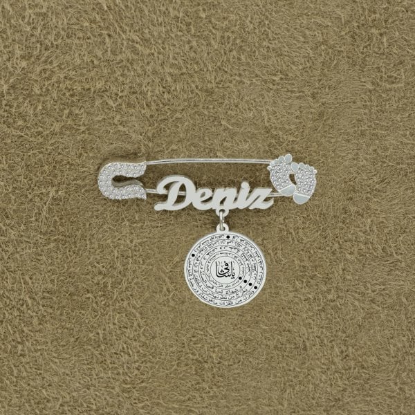 Gümüş Ya Şafi Yazılı İsimli Bebek Yaka İğnesi