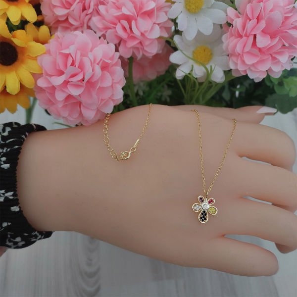 Gümüş Taşlı Papatya Kolye