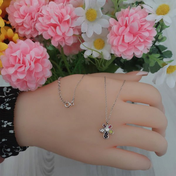 Gümüş Taşlı Papatya Kolye