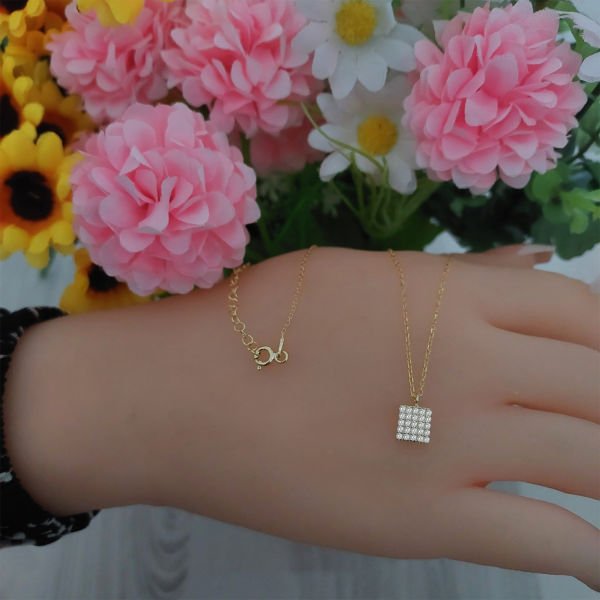 Gümüş Taşlı Minik Kolye