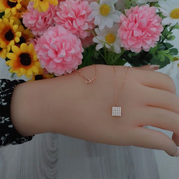 Gümüş Taşlı Minik Kolye