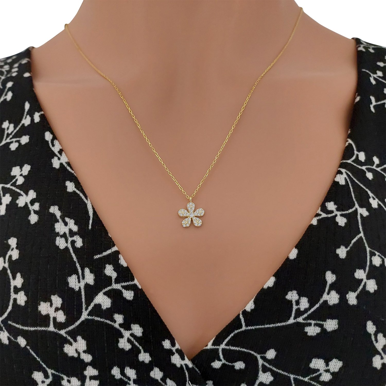 Gümüş Minik Taşlı Papatya Kolye