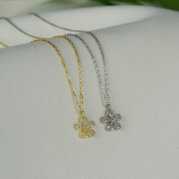 Gümüş Minik Taşlı Papatya Kolye