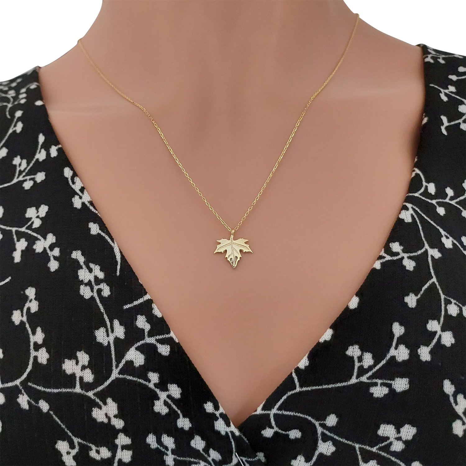 Gümüş Çınar Yaprağı Kolye