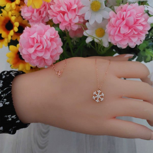 Gümüş Kar Tanesi Kolye