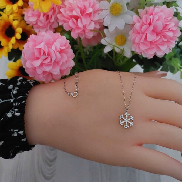 Gümüş Kar Tanesi Kolye
