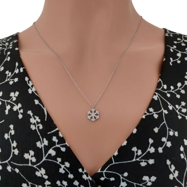 Gümüş Kar Tanesi Kolye