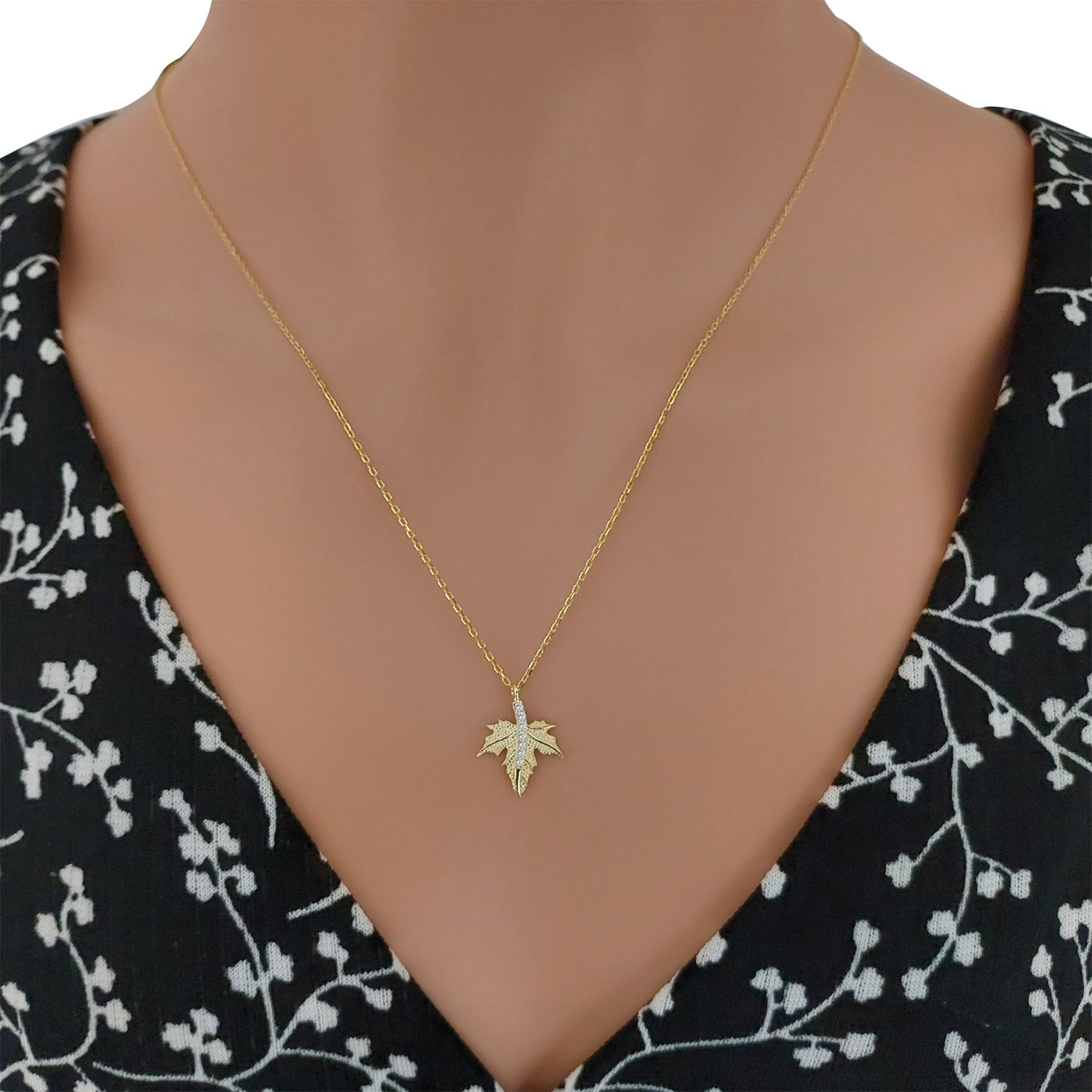 Gümüş Taşlı Çınar Yaprağı Kolye