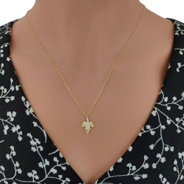 Gümüş Taşlı Çınar Yaprağı Kolye