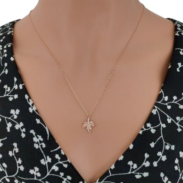 Gümüş Taşlı Çınar Yaprağı Kolye