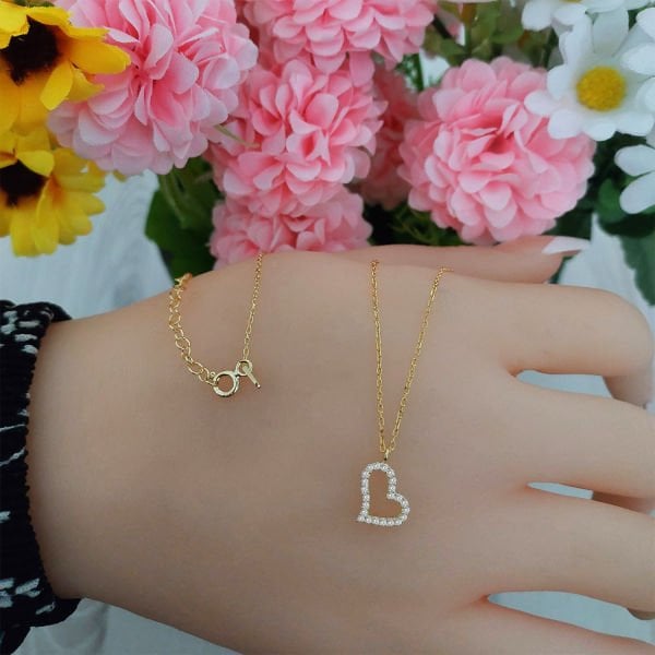 Gümüş Beyaz Taşlı Kalpli Kolye