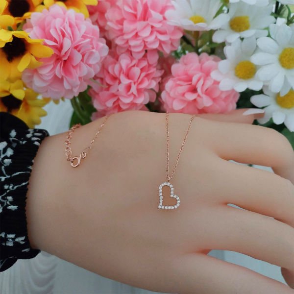 Gümüş Beyaz Taşlı Kalpli Kolye