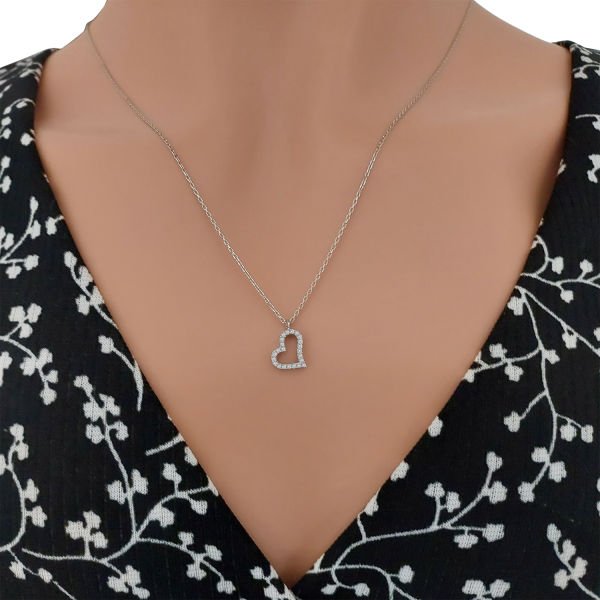 Gümüş Beyaz Taşlı Kalpli Kolye