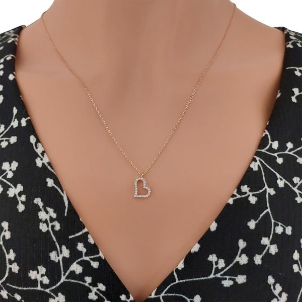 Gümüş Beyaz Taşlı Kalpli Kolye