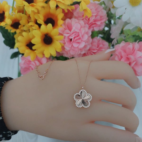 Gümüş Taşlı Kalemli Papatya Kolye