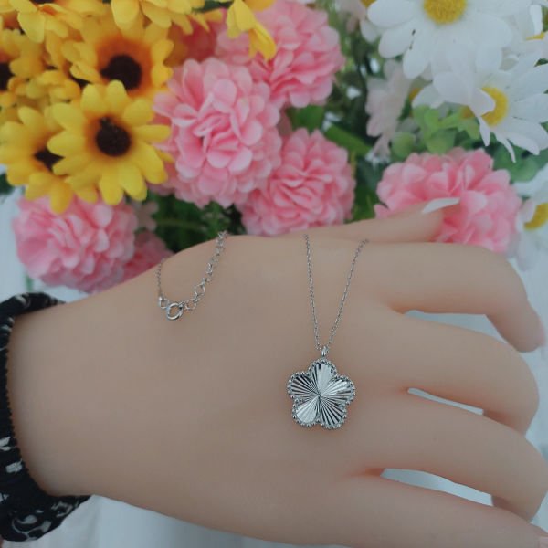 Gümüş Kalemli Papatya Kolye