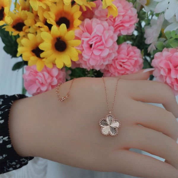 Gümüş Kalemli Papatya Kolye