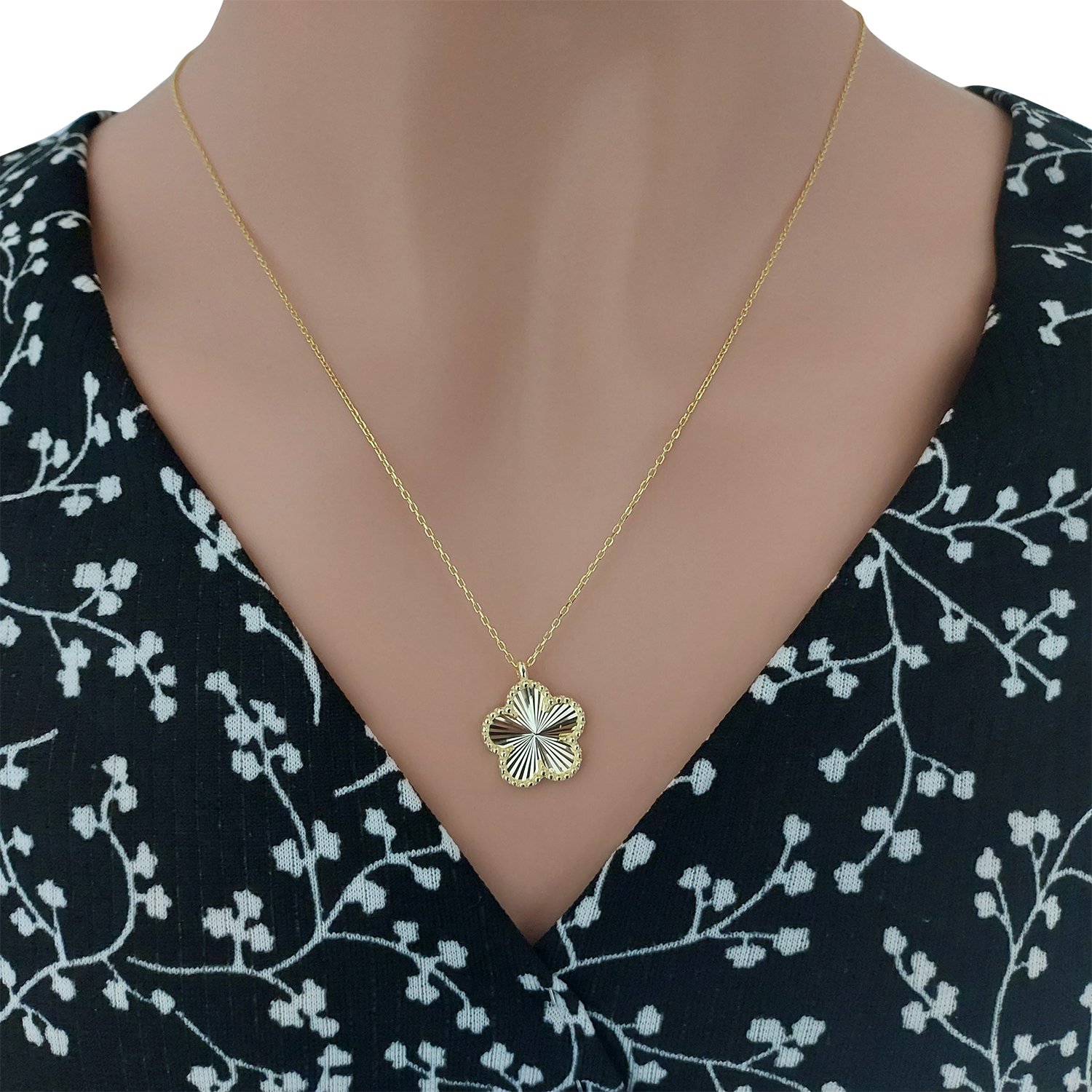 Gümüş Kalemli Papatya Kolye