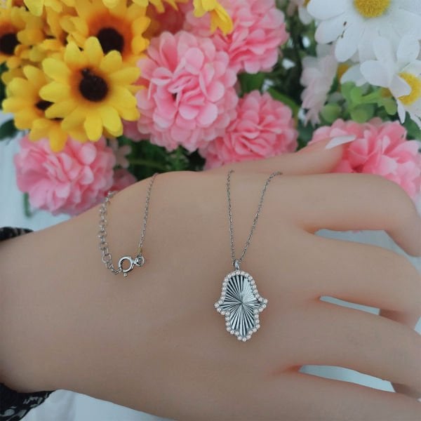 Gümüş Taşlı Kalemli El Figürlü Kolye