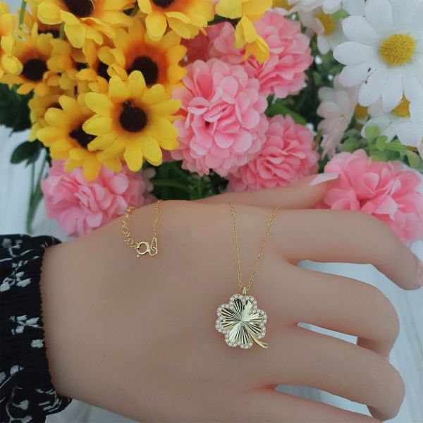 Gümüş Taşlı Yonca Kolye