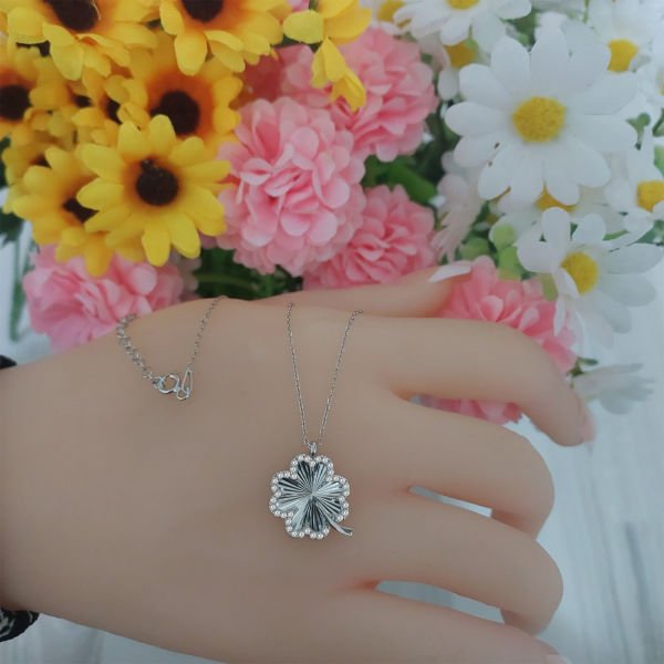 Gümüş Taşlı Yonca Kolye