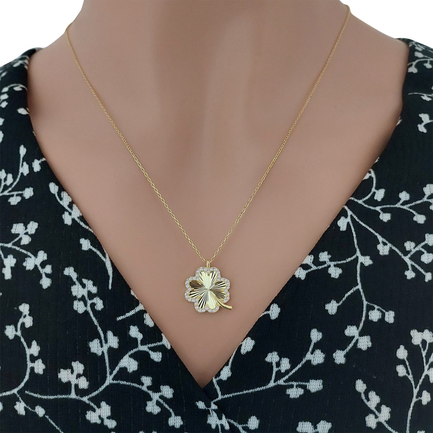 Gümüş Taşlı Yonca Kolye