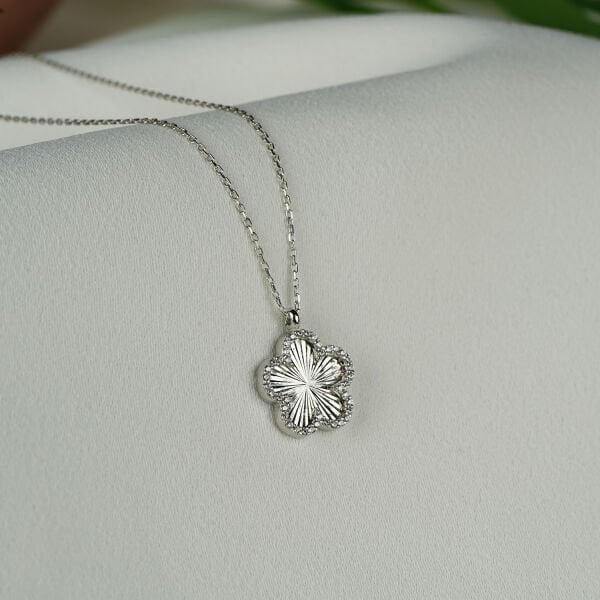 Gümüş Kalemli Yonca Kolye