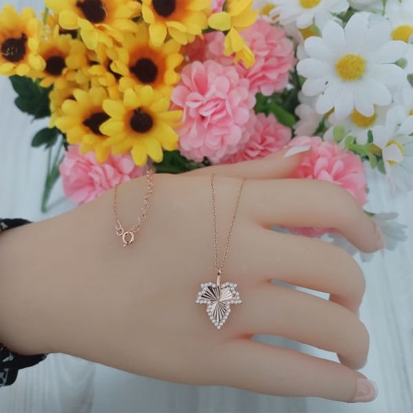 Gümüş Taşlı Kalemli Çınar Yaprağı Kolye