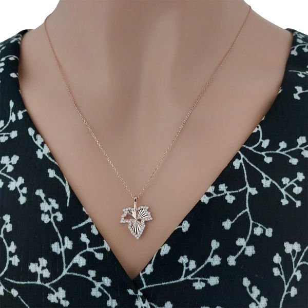 Gümüş Taşlı Kalemli Çınar Yaprağı Kolye