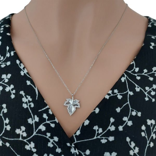 Gümüş Taşlı Kalemli Çınar Yaprağı Kolye