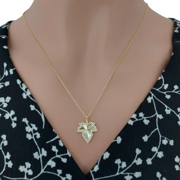 Gümüş Taşlı Kalemli Çınar Yaprağı Kolye