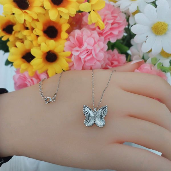 Gümüş Kalemli Kelebek Kolye