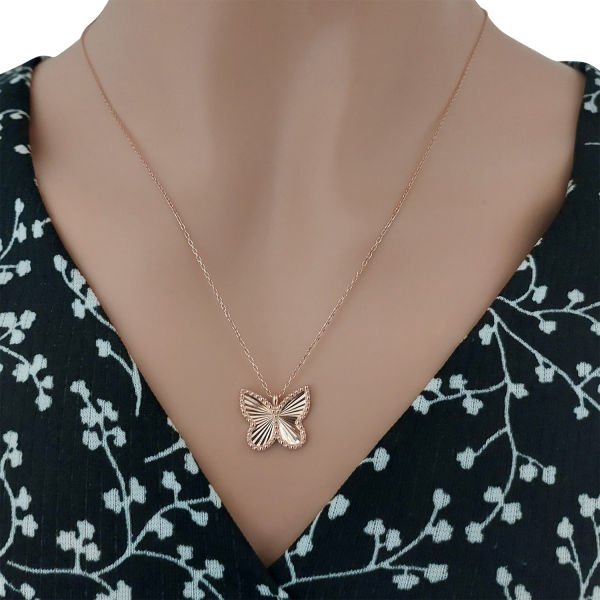 Gümüş Kalemli Kelebek Kolye
