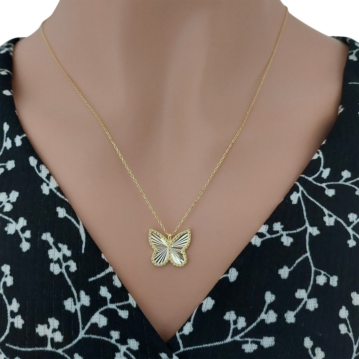 Gümüş Kalemli Kelebek Kolye