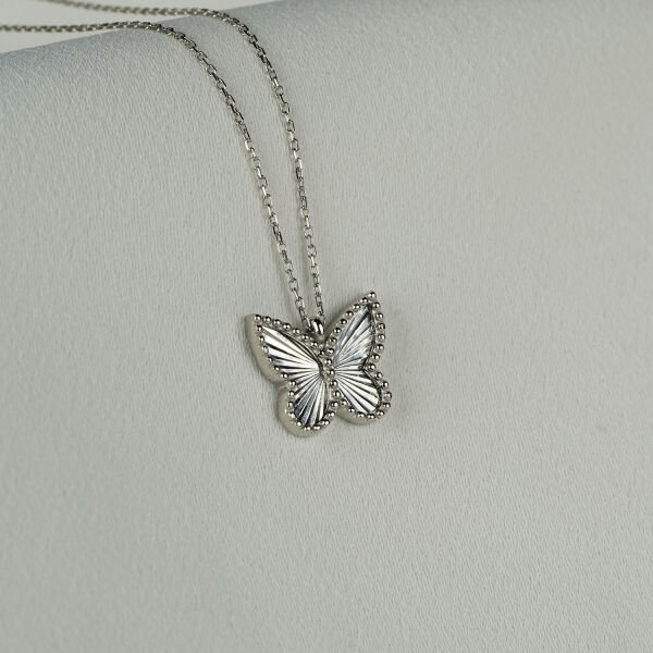 Gümüş Kalemli Kelebek Kolye