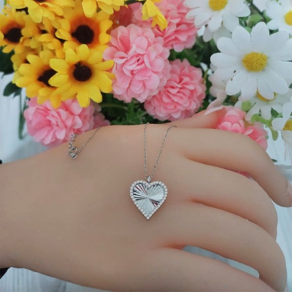 Gümüş Taşlı Kalemli Kalpli Kolye