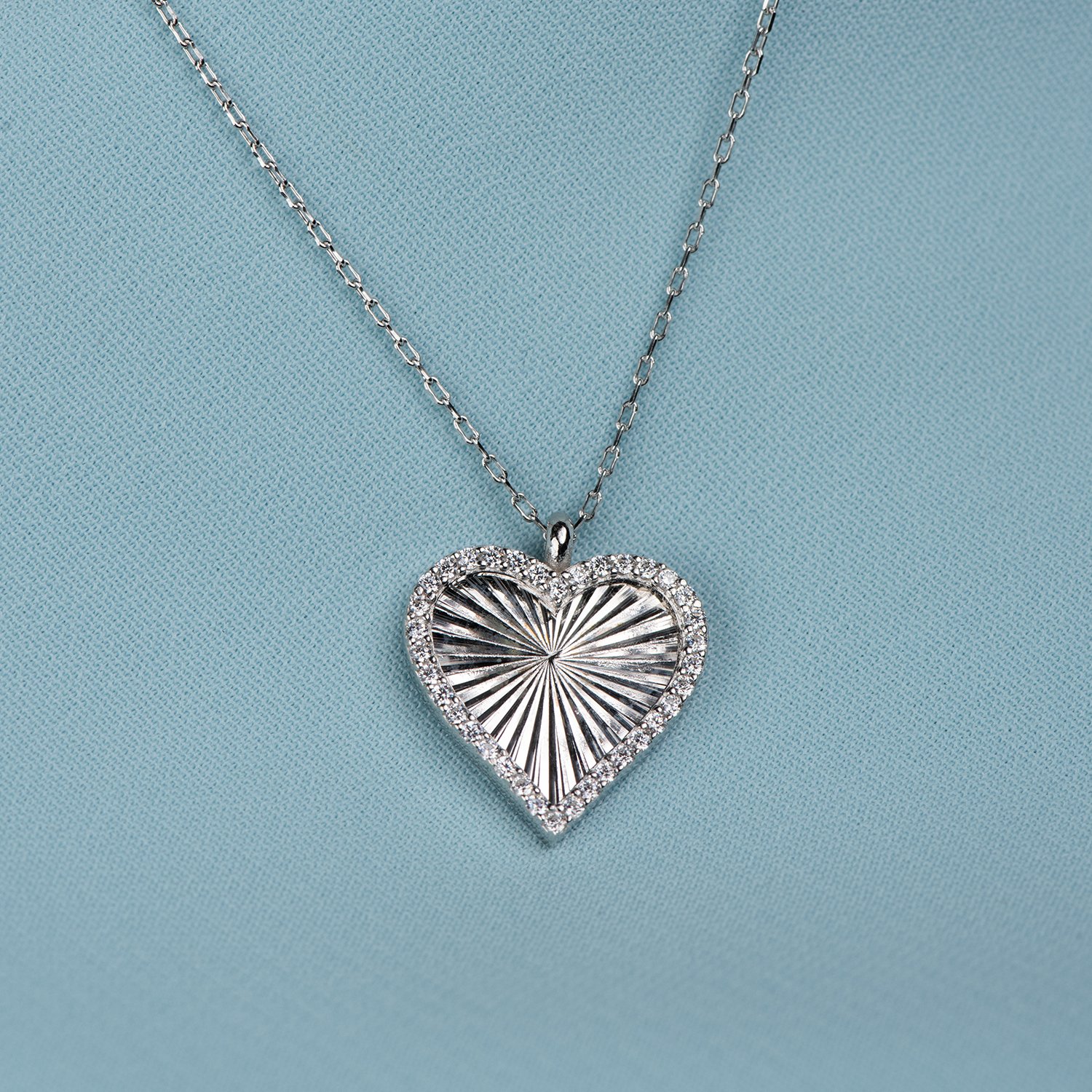 Gümüş Taşlı Kalemli Kalpli Kolye