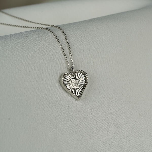 Gümüş Kalemli Kalpli Kolye