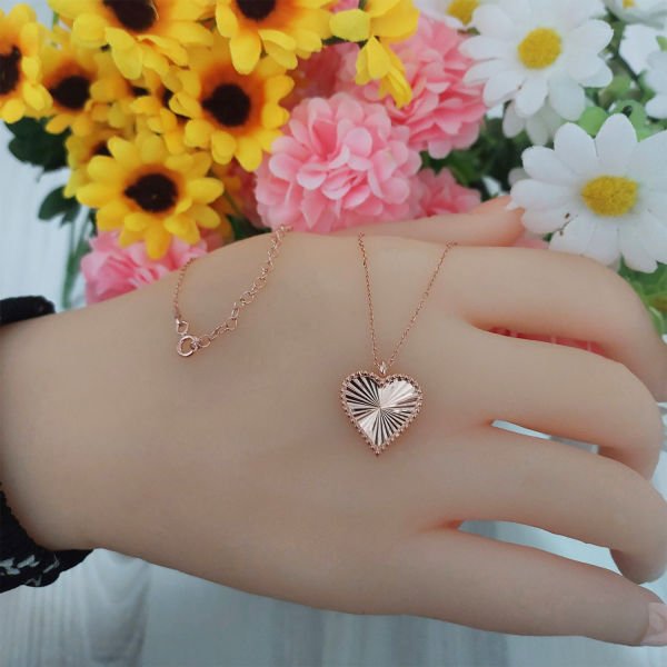 Gümüş Kalemli Kalpli Kolye