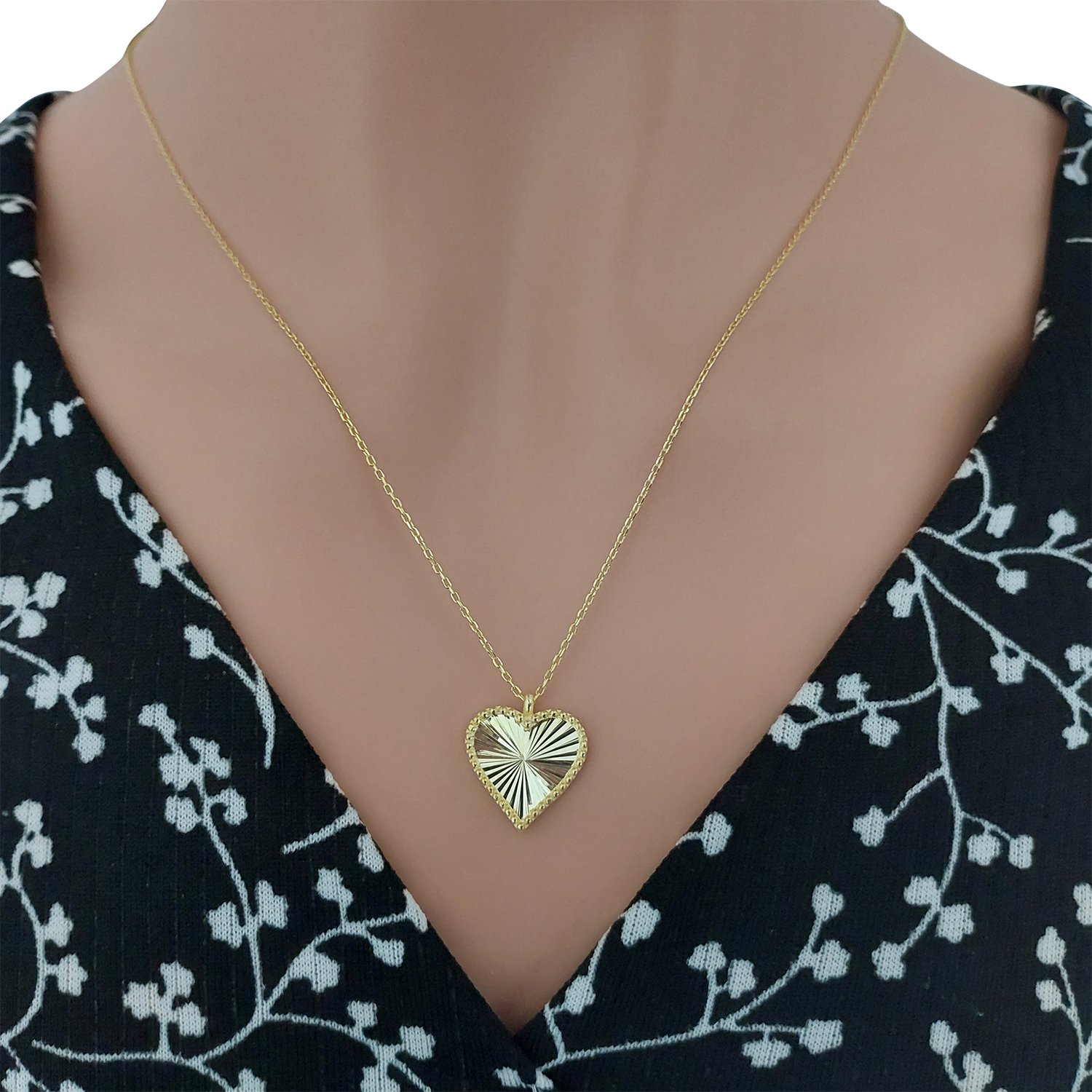 Gümüş Kalemli Kalpli Kolye