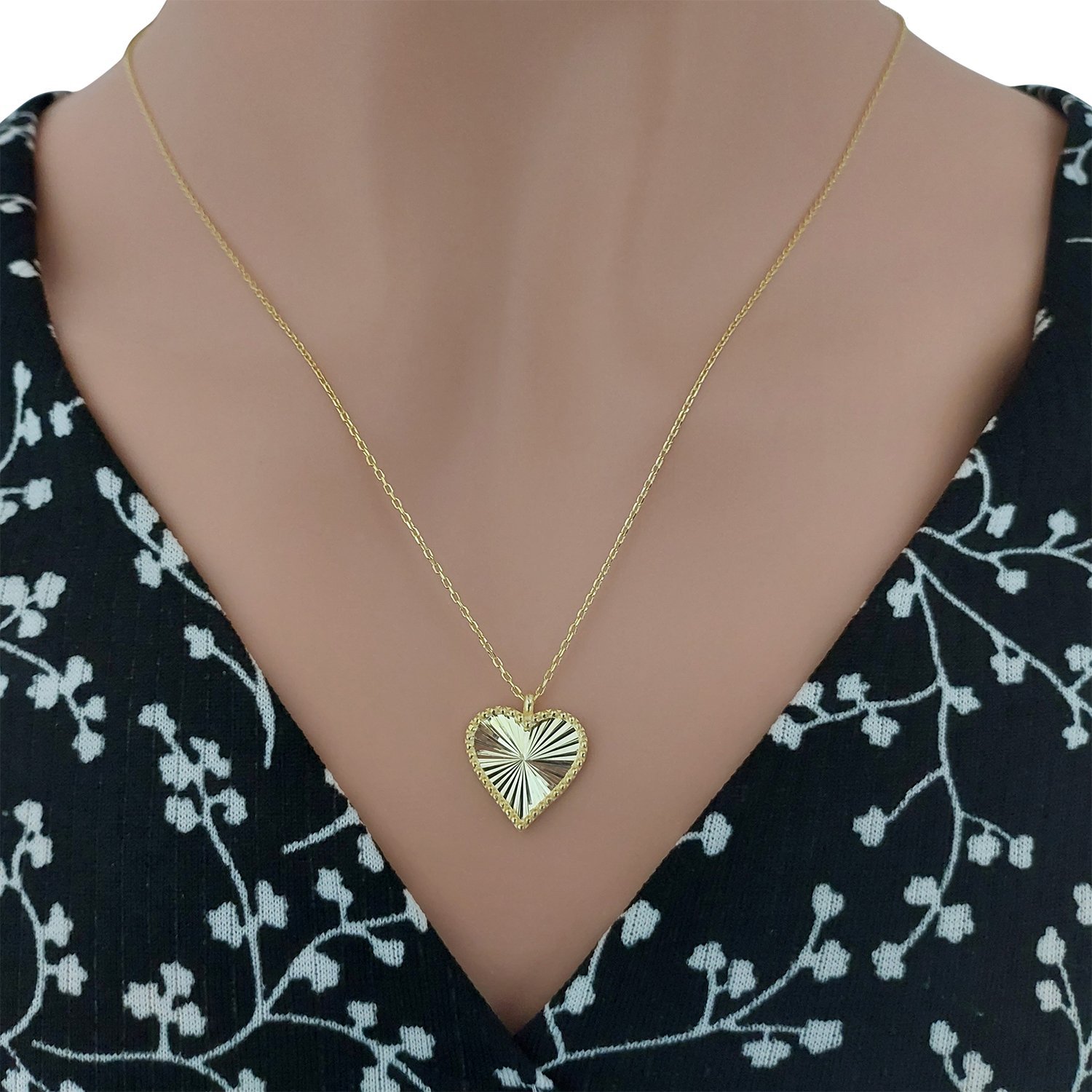 Gümüş Kalemli Kalpli Kolye