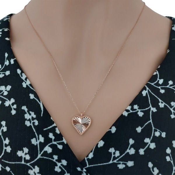 Gümüş Kalemli Kalpli Kolye