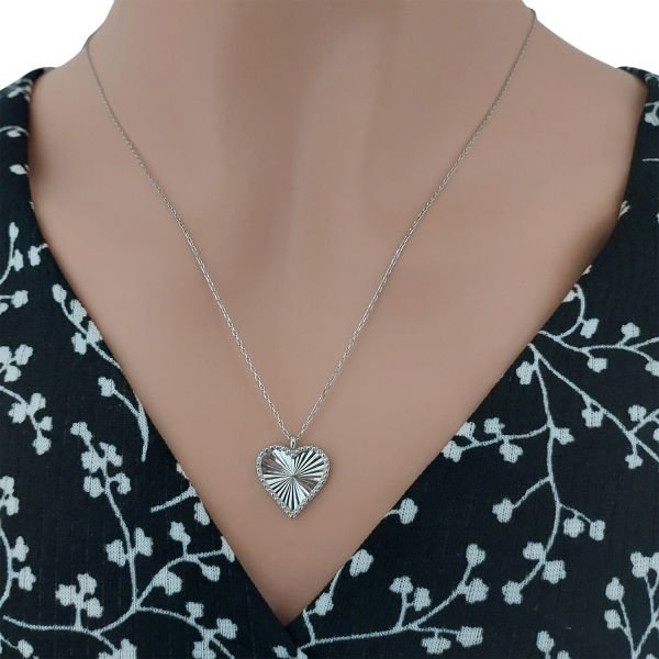 Gümüş Kalemli Kalpli Kolye