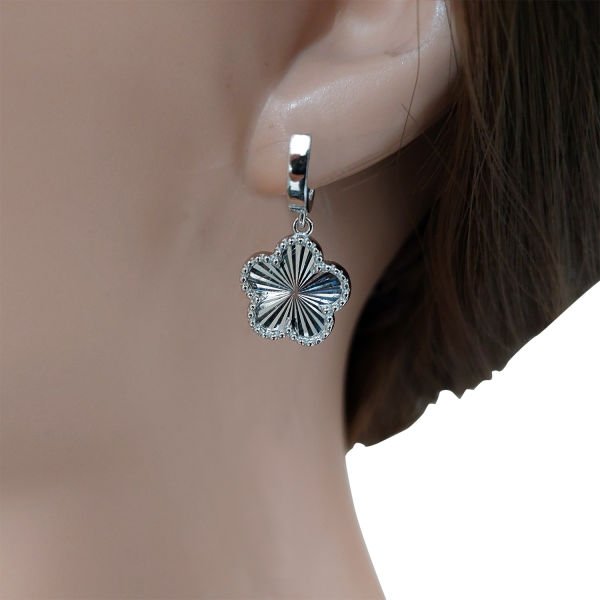 Gümüş Kalemli Papatya Küpe