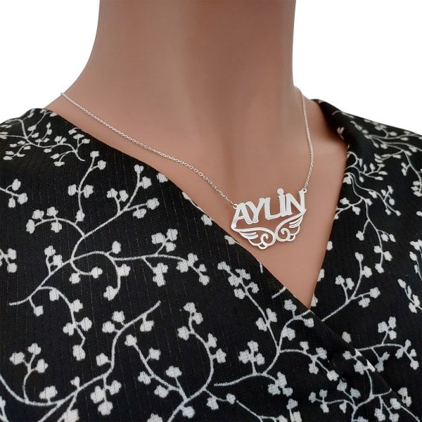 Gümüş Melek Kanat Kalpli Altı Desenli İsimli Kolye