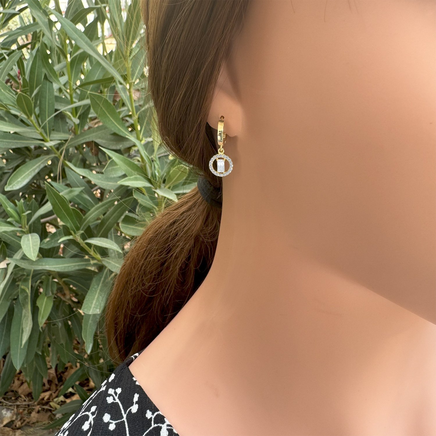 Gümüş Beyaz Taşlı Baget Küpe