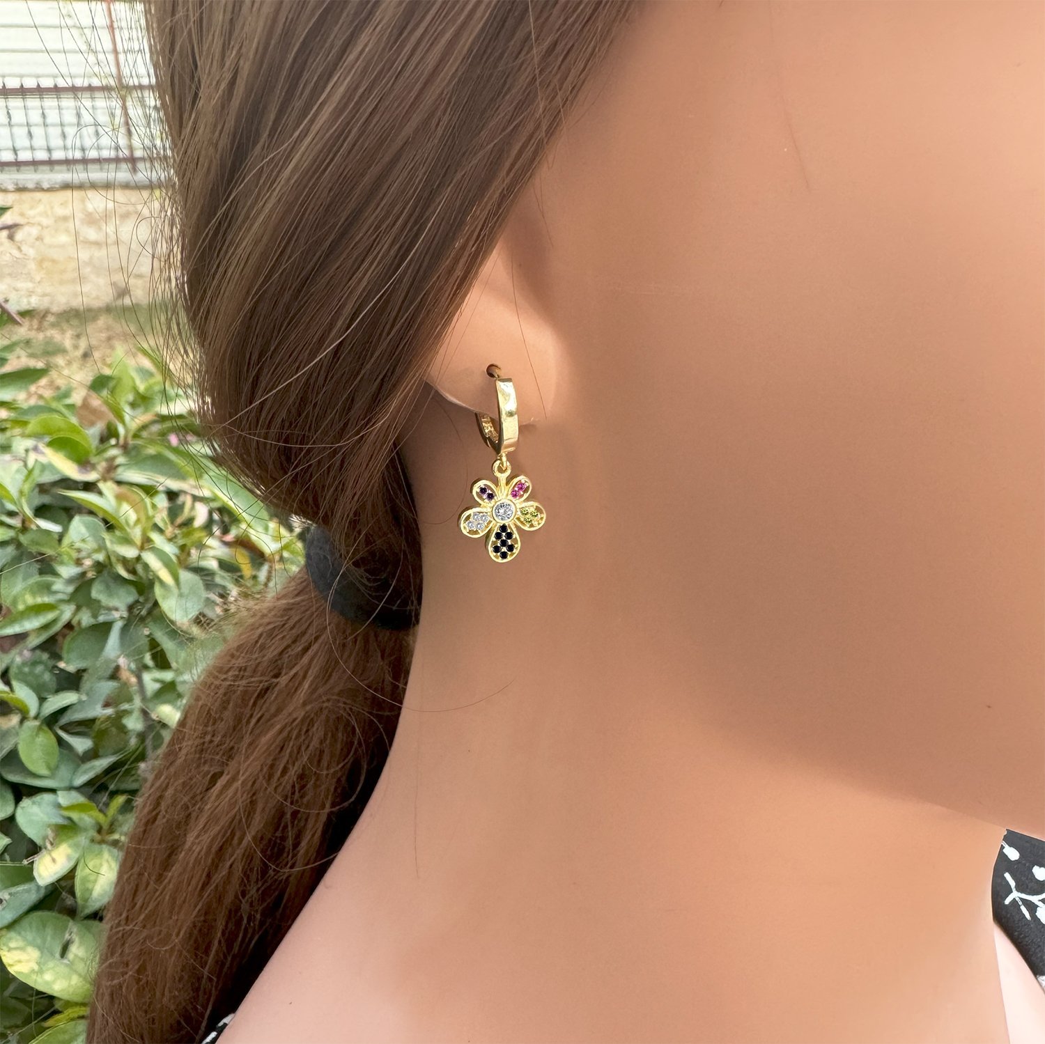 Gümüş Taşlı Papatya Küpe