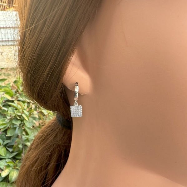 Gümüş Taşlı Minik Küpe