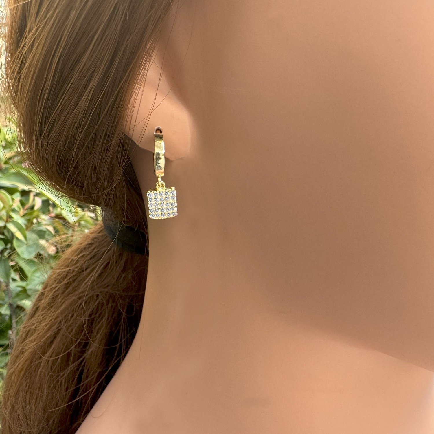 Gümüş Taşlı Minik Küpe