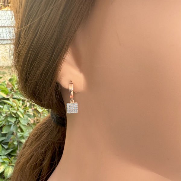 Gümüş Taşlı Minik Küpe